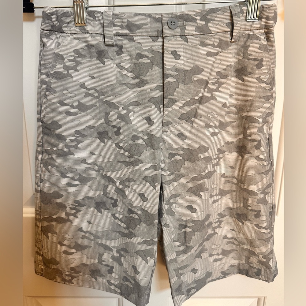 Vineyard Vines Gray Camo Shorts Sz 14 | Stretch Chino Style